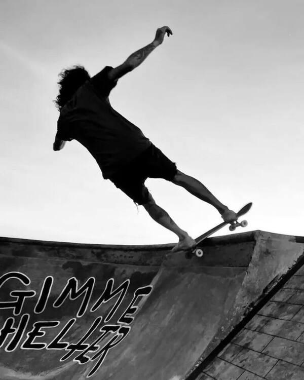 Gimme Shelter Munggu: Bar Rock dan Live Band Dekat Canggu