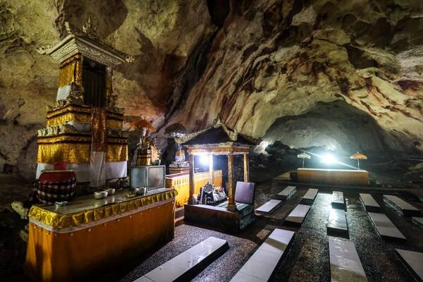 Goa Giri Putri: Gua Pura Sakral Tersembunyi di Nusa Penida Timur