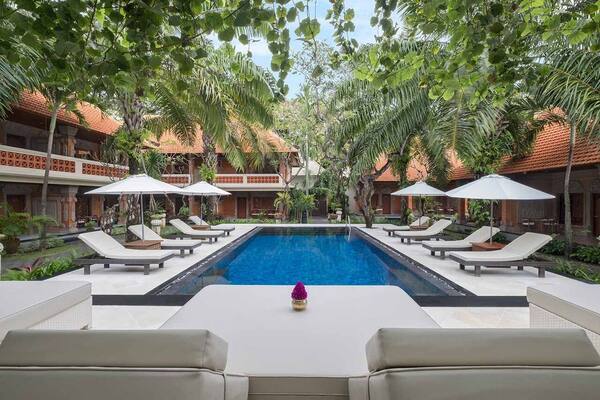 Griya Santrian Sanur: Resor Tepi Pantai Milik Keluarga Bali dengan Sepeda ke Jalur Pantai
