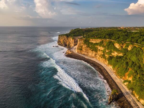 Harga Sewa Mobil + Sopir di Bali Sehari (2026)