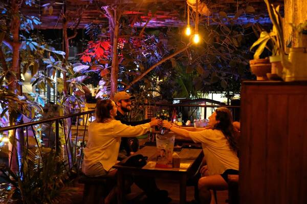 Hatch Uluwatu Buka Jam Berapa dan Berapa Harga Minumannya?
