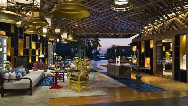 Hotel Indigo Bali Seminyak Beach: Desain Bercerita, Lima Kolam, dan Pantai di Seberang Jalan