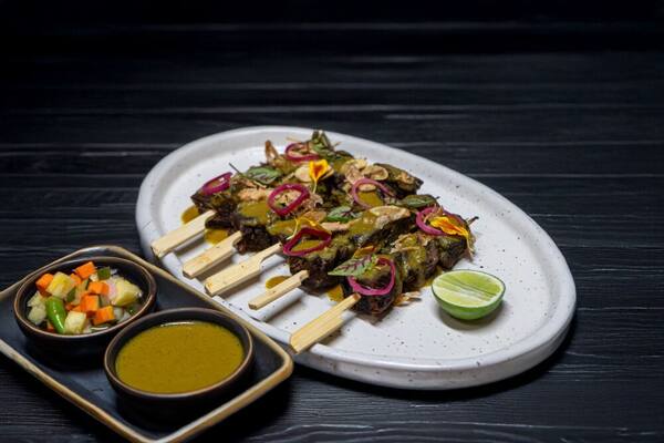IBU KOTA Canggu: Sate, Rendang, Live Band, dan Berapa Habisnya