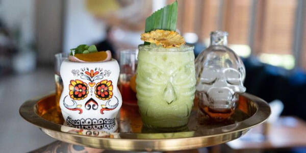 Ibu Susu Ubud: Harga Koktail, Happy Hour, Buka Sampai Jam Berapa
