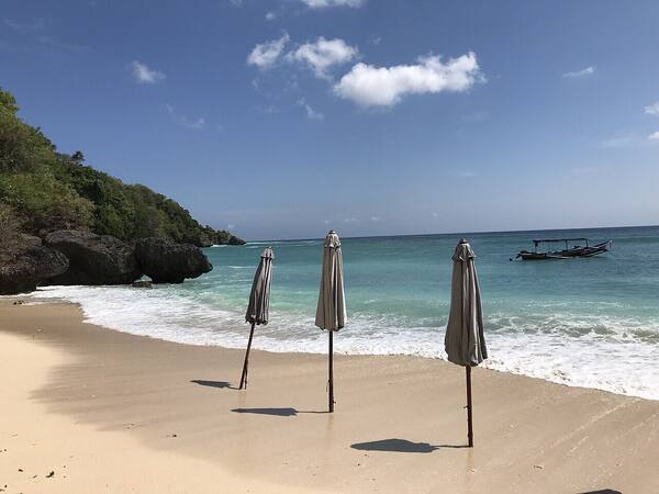 Impossibles Beach Uluwatu: A Hidden Cliff-Backed Beach for Surfers