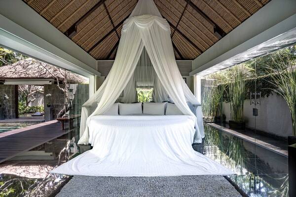 Kayumanis Nusa Dua: Vila Bertembok Privat untuk Honeymoon di Bali