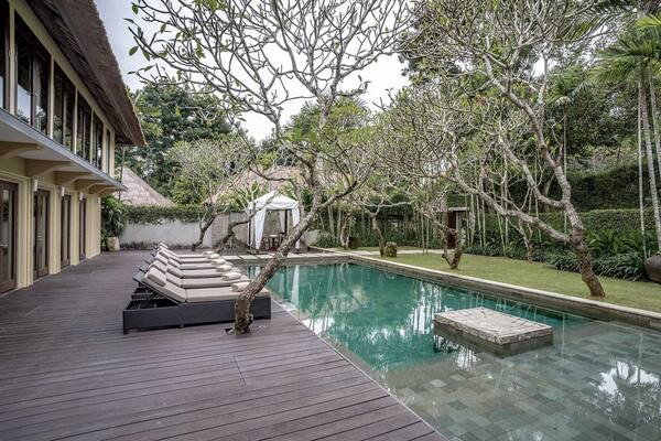 Kayumanis Nusa Dua: Vila Bertembok Privat untuk Honeymoon di Bali