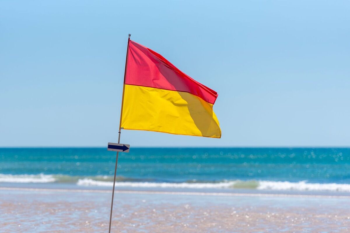 Seguridad en las playas de Bali 2026: significado de las banderas, corrientes de resaca, socorristas de Balawista y qué playas son seguras para nadar