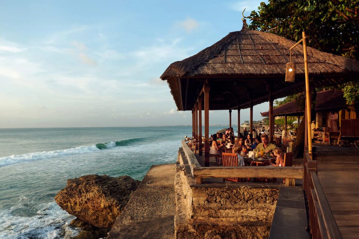KISIK Seafood and Grill at AYANA Jimbaran: Grilled Catch on the Sand Below the Cliff