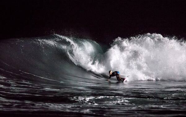 Komune Beach Club Keramas: Minimum Spend, Kolam, Night Surf