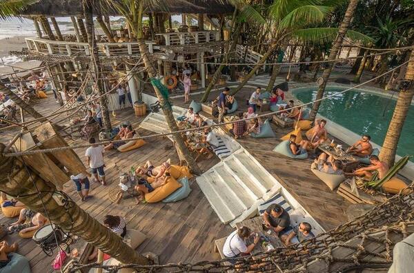 La Brisa Beach Club, Чангу: эко-рустик рай из переработанного дерева у моря