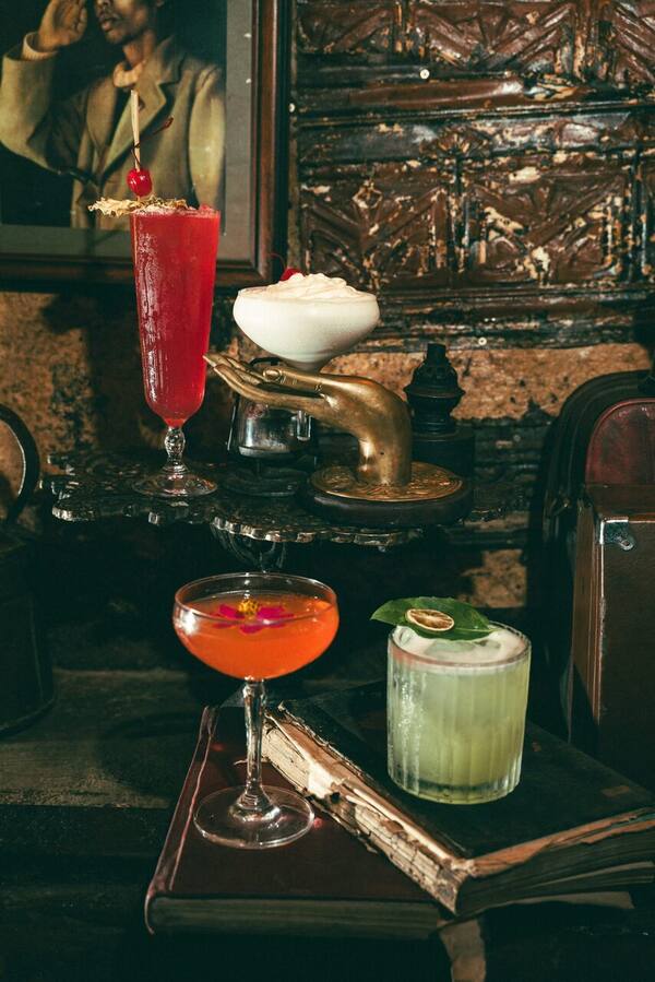 La Favela Seminyak: Bar, Restoran & Klub Bernuansa Hutan Vintage Sejak 2012 — Jam Pesta, Harga Minuman & Aturan Masuk