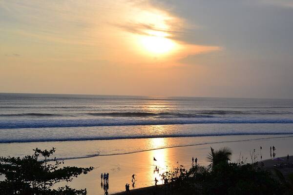 La Lucciola Seminyak: Santapan Italia Tepi Pantai dengan Sunset Petitenget