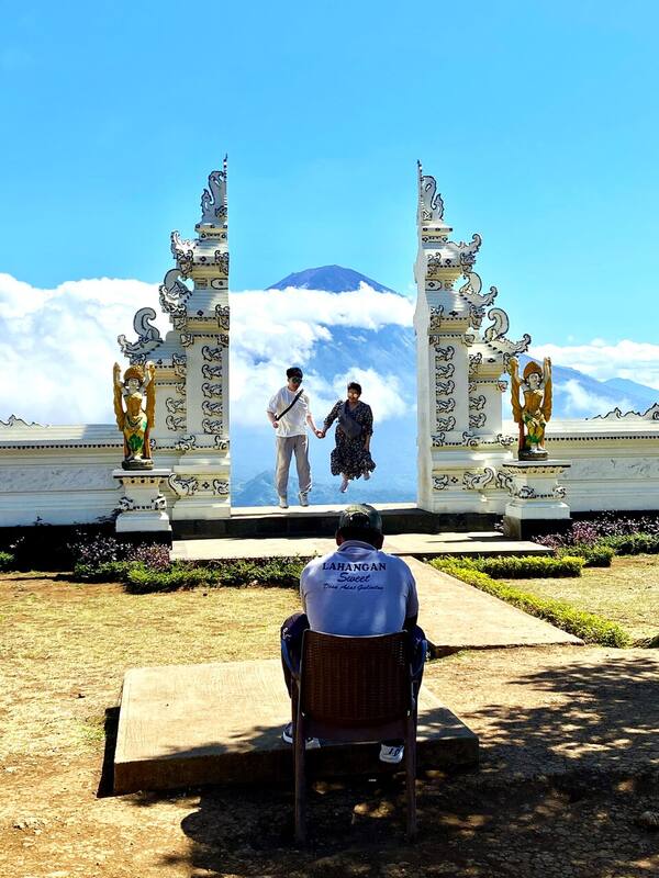 Lahangan Sweet: A Gate to the Sky with Mount Agung Views