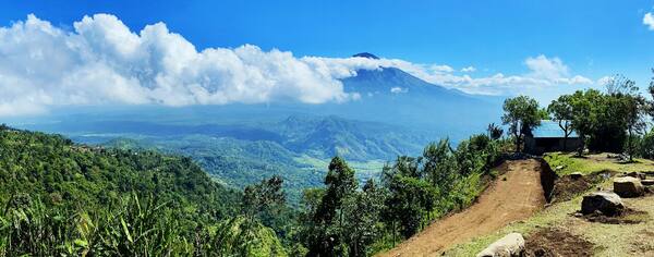 Lahangan Sweet: Gerbang Langit dengan Panorama Gunung Agung