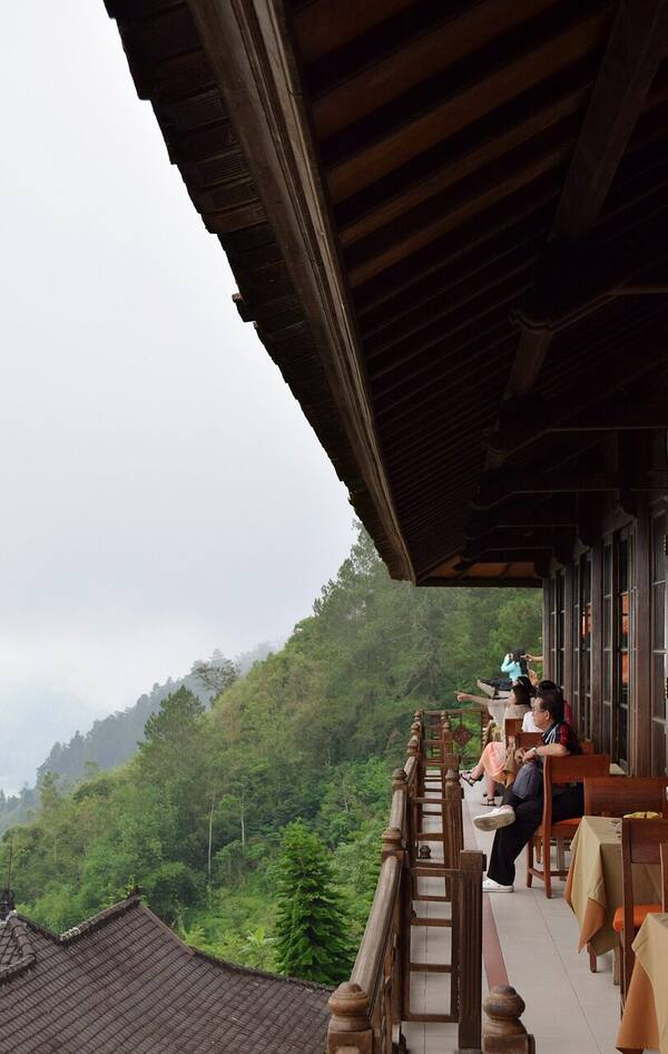 Lakeview Restaurant Penelokan: Makan Siang dengan Panorama Gunung Batur