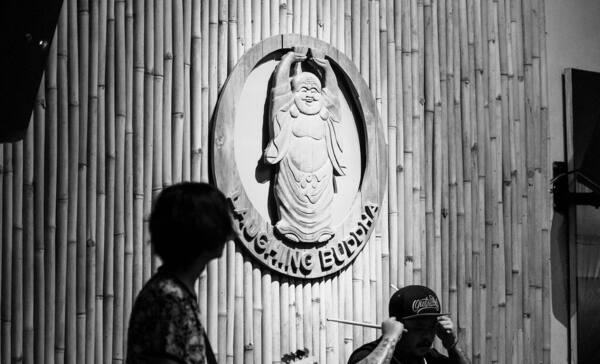 Laughing Buddha Bar Ubud: Jam Live Music, Harga, Perlu Booking?