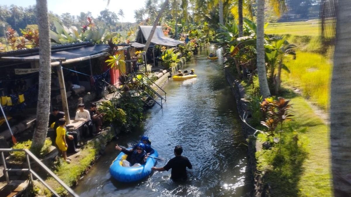 Lazy River Penarungan: Float a Mengwi Subak Canal for Rp35,000