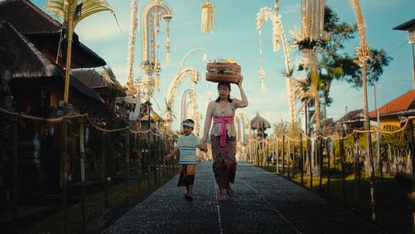 Liburan Akhir Tahun & Tahun Baru di Bali 2026/2027: Kalender Keramaian, Lonjakan Harga Hotel & Strategi Booking Hemat