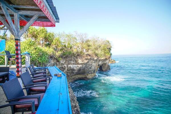 Mahana Point Nusa Ceningan: Lompat Tebing & Bar Surf di Tepi Karang
