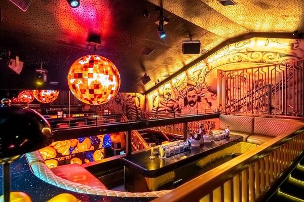 Malverde Seminyak: Tiket Masuk, Dress Code, Perlu Reservasi?