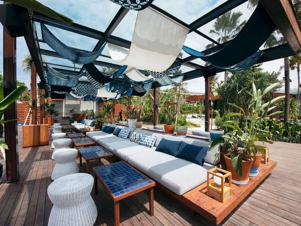 Manarai Beach House Nusa Dua: Beach Club ISMAYA di Pantai Sofitel yang Santai & Ramah Keluarga