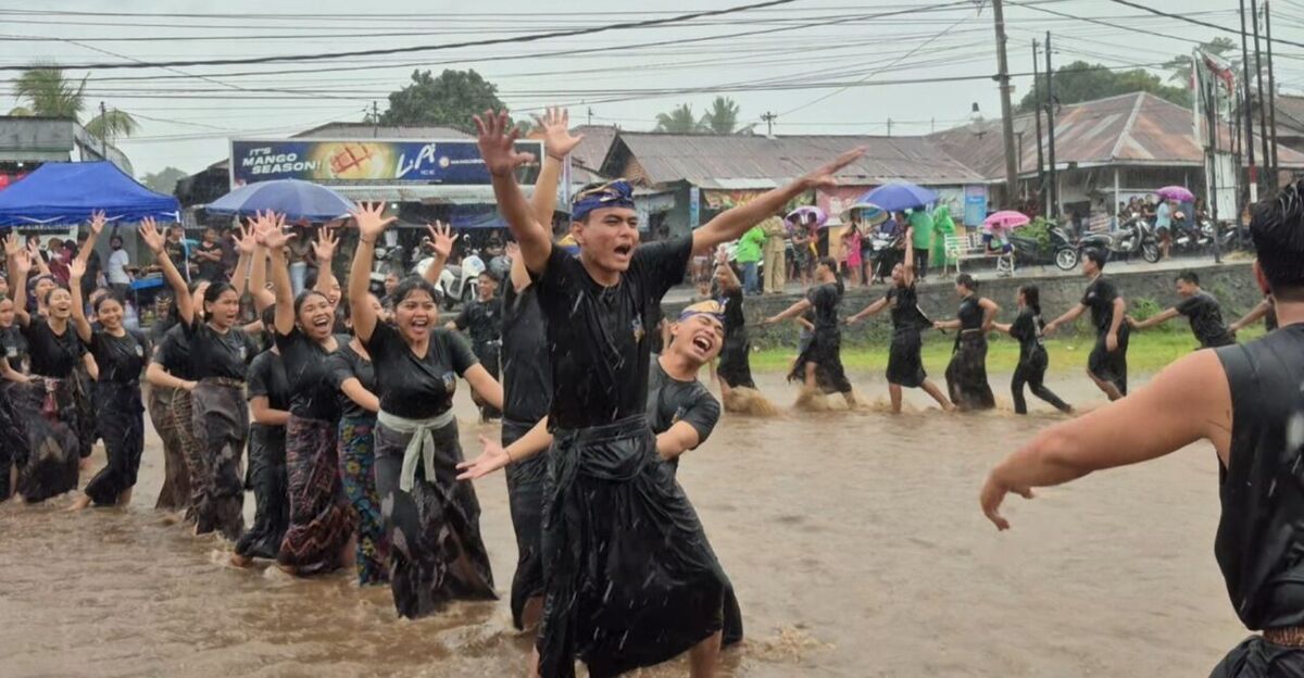 Megoak-goakan in Desa Panji: North Bali’s Muddy Ngembak Geni Tradition Honouring Ki Barak Panji Sakti