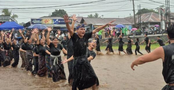 Megoak-goakan a Desa Panji: la tradizione di Ngembak Geni nel fango del Bali del Nord