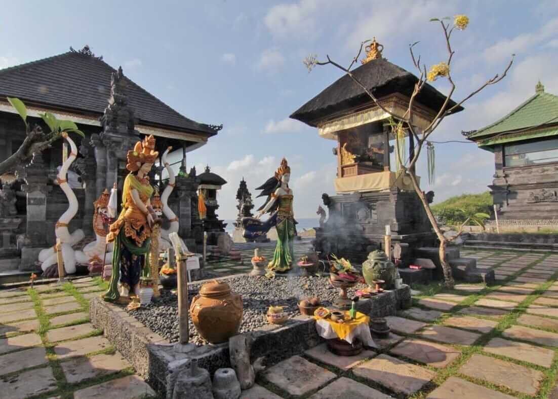 Melukat at Pura Campuhan Windhu Segara: Denpasar's Seaside Purification Ritual