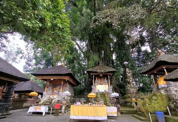 Melukat di Pura Griya Sakti Manuaba: Alternatif Sepi dari Tirta Empul