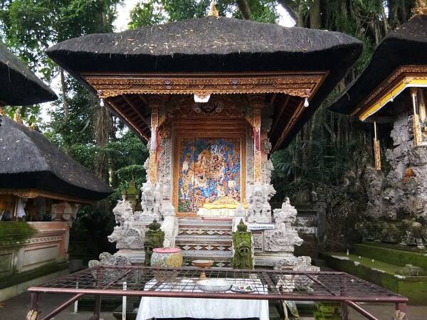 Melukat di Pura Griya Sakti Manuaba: Alternatif Sepi dari Tirta Empul
