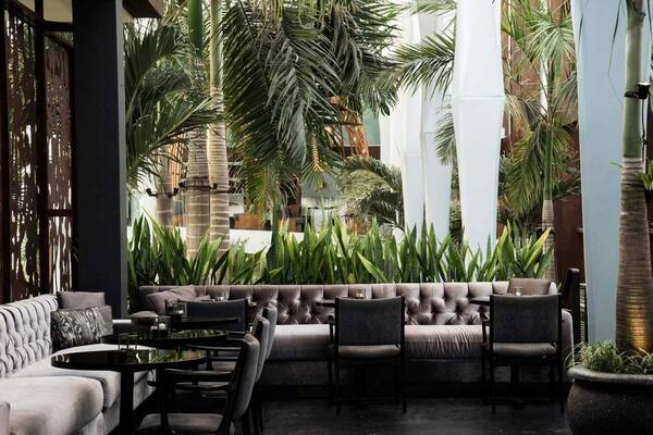 Merah Putih Seminyak: Fine Dining Indonesia Modern di Bawah Arsitektur Megah