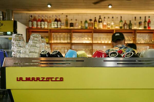Milk & Madu Canggu: Kafe Ramah Keluarga dengan Pizza Wood-Fired