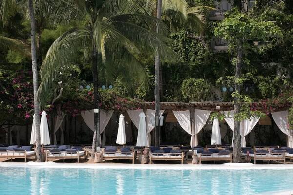 Mrs Sippy Bali: Day Club Kolam Air Laut & Menara Lompat di Seminyak