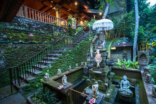 Murni's Warung Ubud: The Restaurant That Hangs Over the Campuhan Gorge
