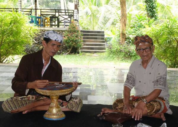 Museum Pustaka Lontar Dukuh Penaban: Menulis Aksara Bali di Lontar