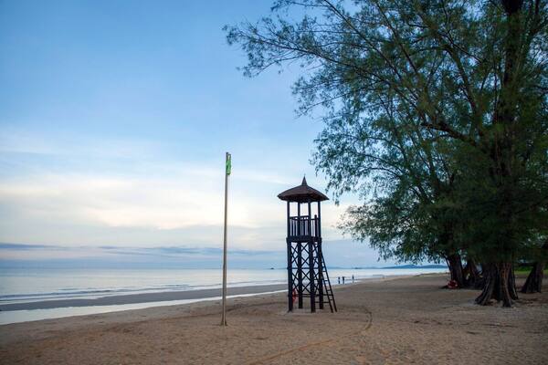 Musim Sampah Kiriman di Pantai Bali: Kapan dan Pantai Mana Terdampak?