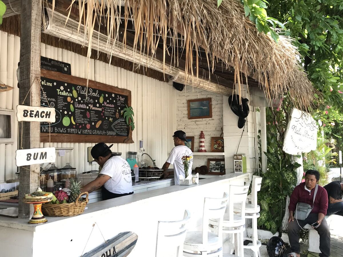 Nalu Bowls Seminyak: Bali's Iconic Smoothie Bowls for a Post-Surf Breakfast