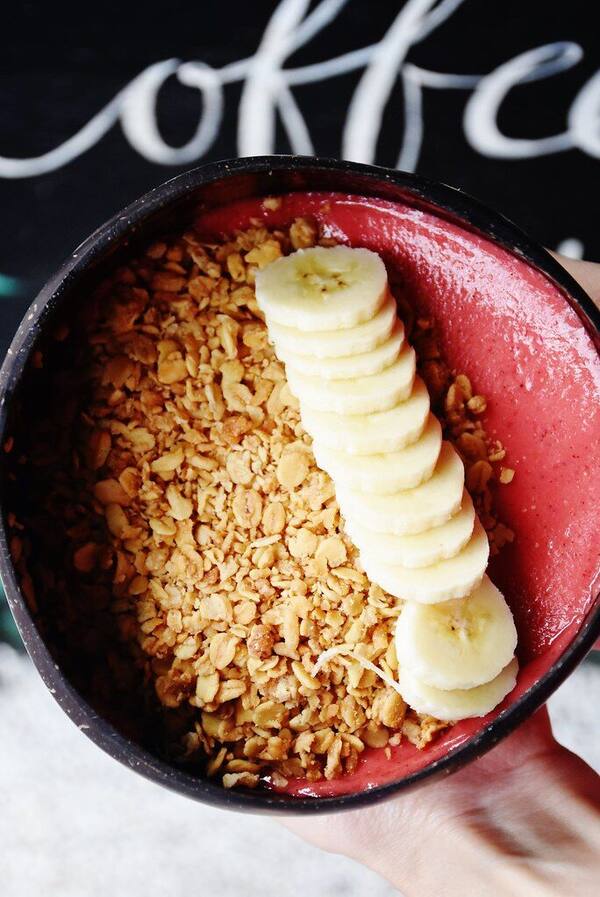 Nalu Bowls Seminyak: Smoothie Bowl Ikonik Bali untuk Sarapan Pasca-Surf