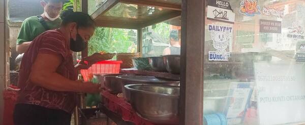Nasi Ayam Dong Siprig Singapadu: Harga, Jam Buka, Jam Ludes