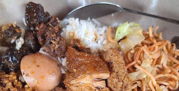 Nasi Ayam Dong Siprig Singapadu: Harga, Jam Buka, Jam Ludes