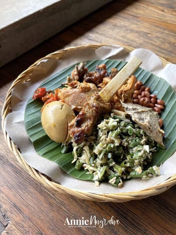 Nasi Ayam Kedewatan Ibu Mangku Ubud: A Legendary Balinese Breakfast