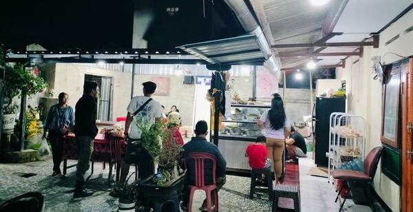 Nasi Be Lindung Bu Rina Kerambitan: Buka Malam, Mulai Rp10 Ribu