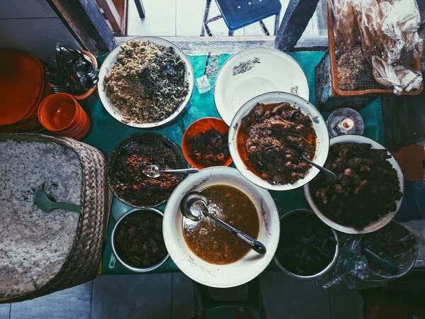 Nasi Kajeng Bangli: 40-Year-Old Pork Rice, Prices and Hours