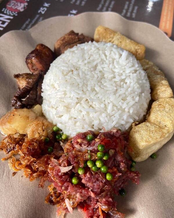 Nasi Lawar Men Rangeng Sukawati: Menu, Harga, Jam Datang