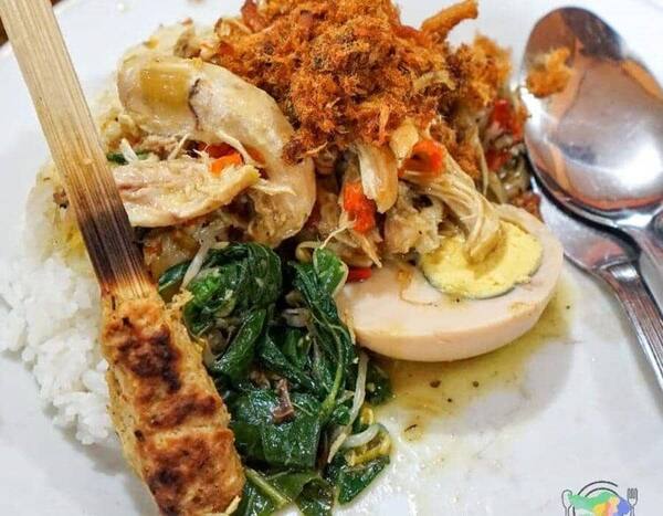 Nasi Lawar Men Tingen Sanur: Warung Malam Sejak 1970-an