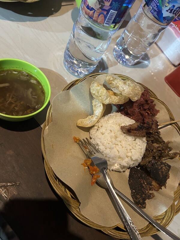 Nasi Lawar Misol Pemaron: Lawar Khas Buleleng Dekat Lovina