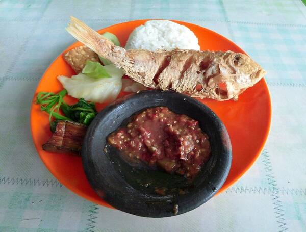 Nasi Tempong Indra Denpasar: Sensasi Pedas Menampar Khas Banyuwangi
