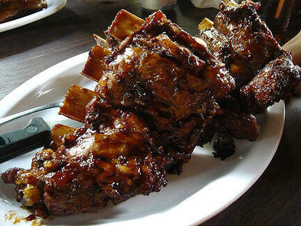 Naughty Nuri's Warung Ubud: Iga Babi Bakar Legendaris & Martini Ikonik