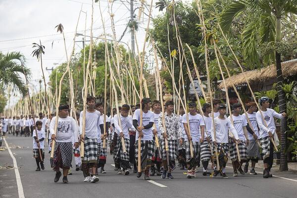 Ngrebeg Mekotek Desa Munggu: Ritual Kuningan Paling Langka di Badung